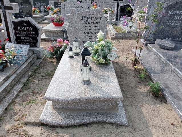 Grób Danuta Pyryt