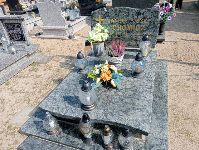 Grób Józef Chomicz