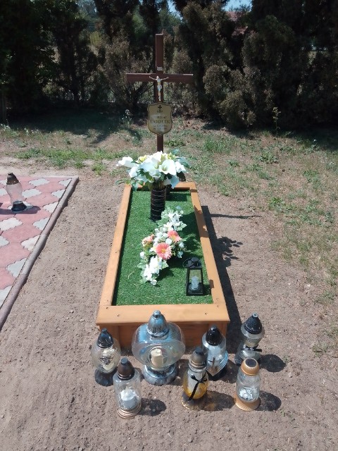 Grób Mikołaj Ugolik